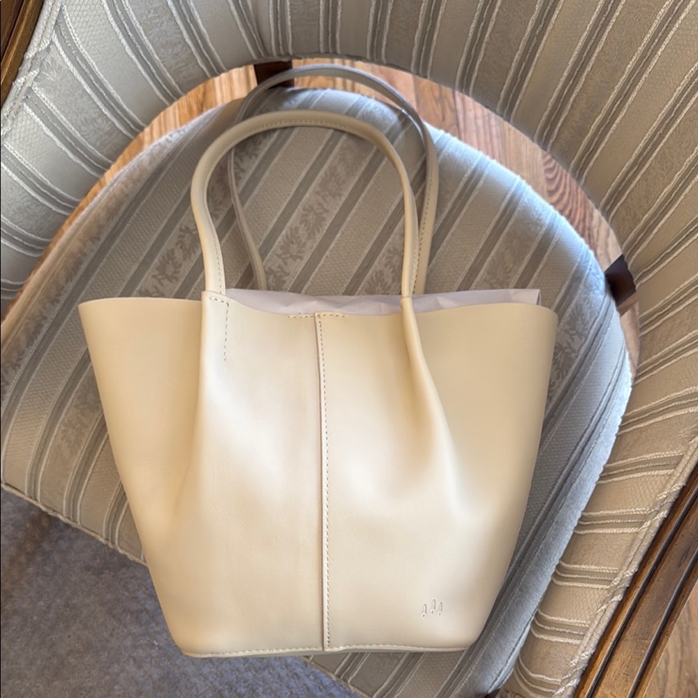 Portland Leather NEW!! Large Devan Bucket Tote in BONE